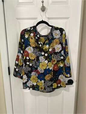 Violet & Claire Black Floral Split-Neck Tunic with Yellow, Blue, White Blooms